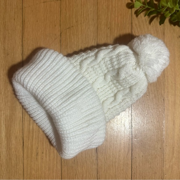 2/$10 Sale! White Infant Knit Hat Size Infant One Size - Picture 3 of 4
